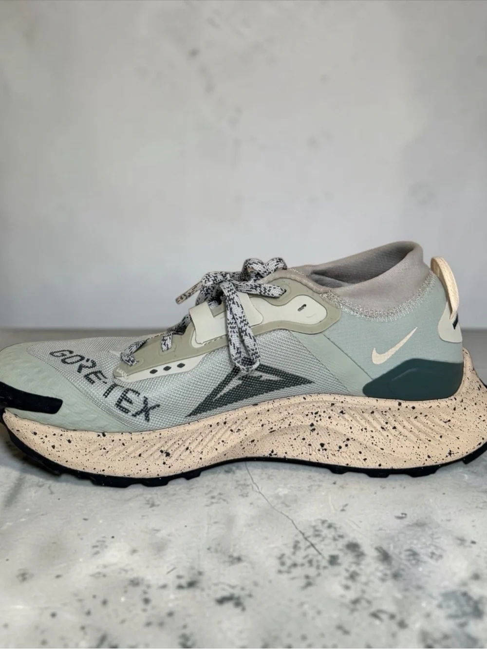 Nike Pegasus Trail 3 GORE-TEX Waterproof Running Shoes – Women’s Size 9